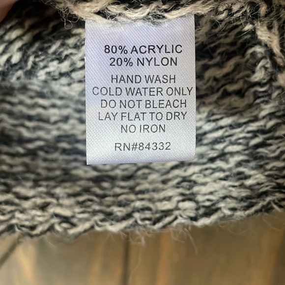 Sisters Pullover Seeater - Picture 4 of 5